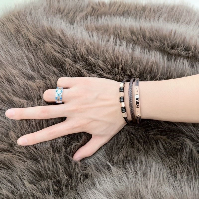 SoftTouch Louis Vuitton Bracelets 249174