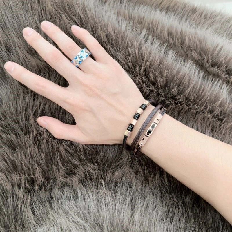 SoftTouch Louis Vuitton Bracelets 249174