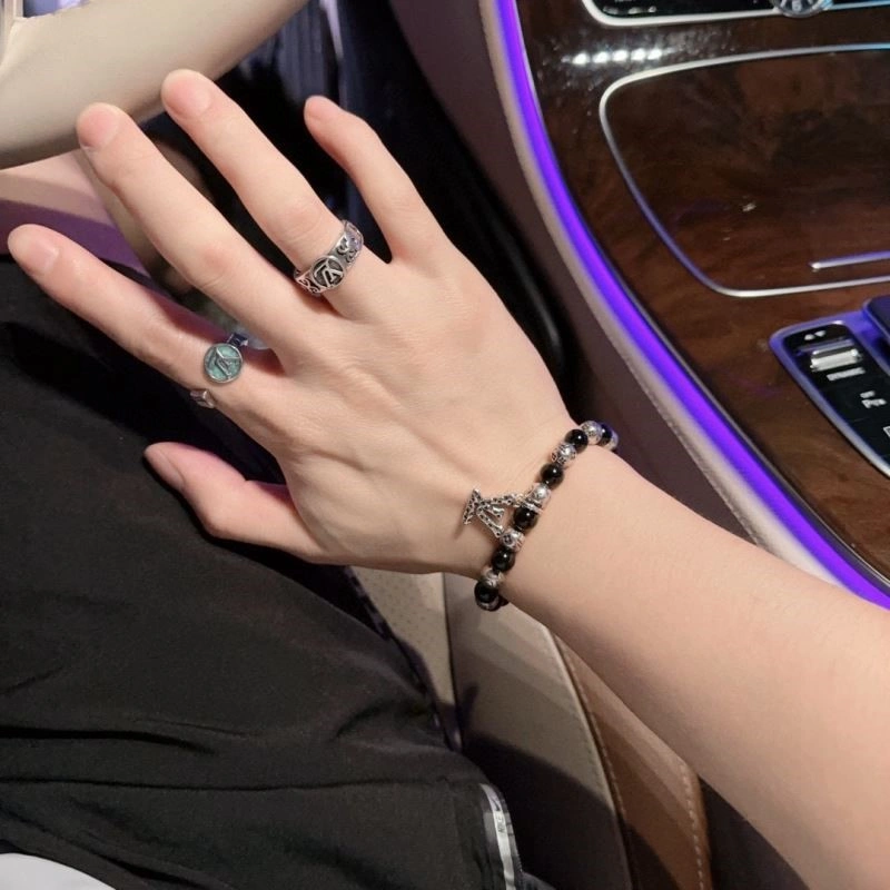 Comfortable Louis Vuitton Bracelets 249153