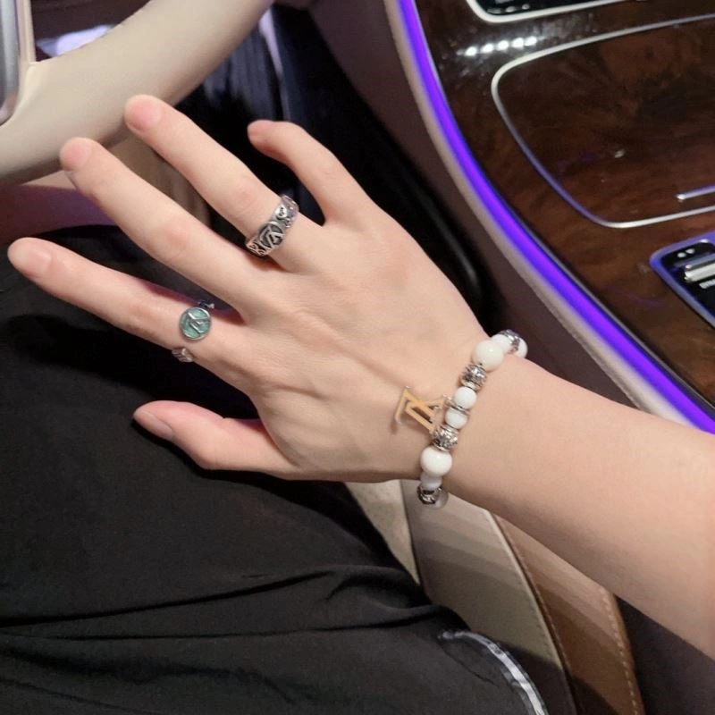 Premium Louis Vuitton Bracelets 249147