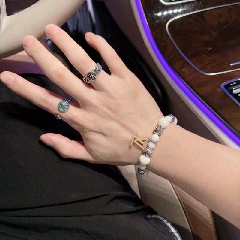 Premium Louis Vuitton Bracelets 249147
