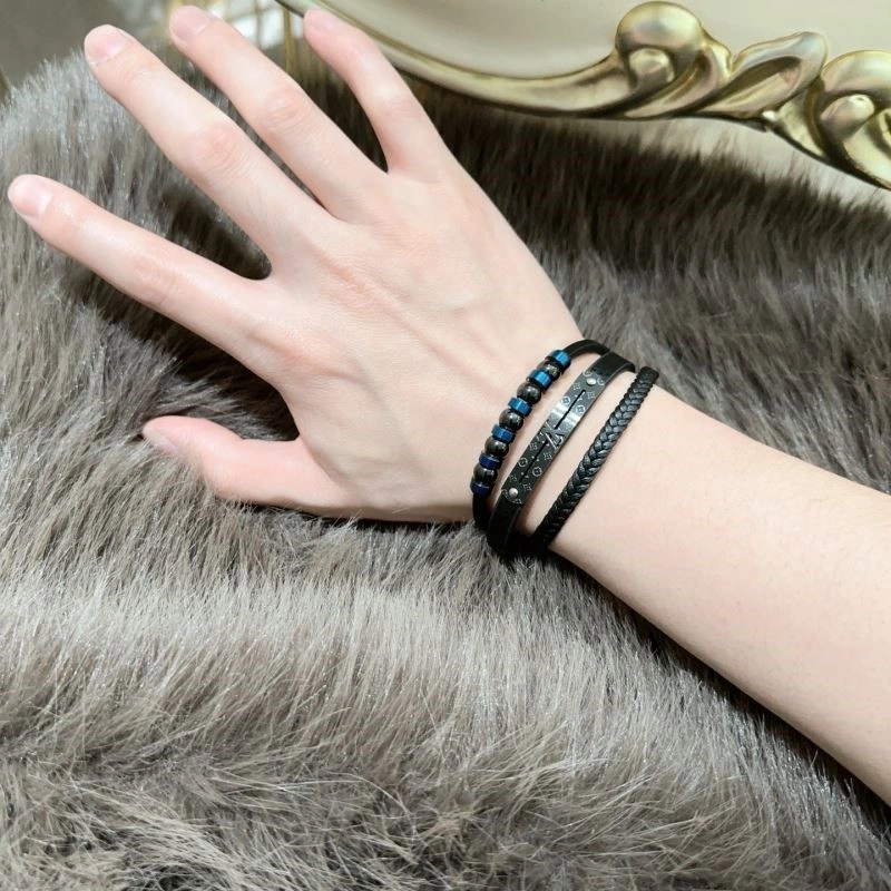 Louis Vuitton Bracelets SmartChoice 249144