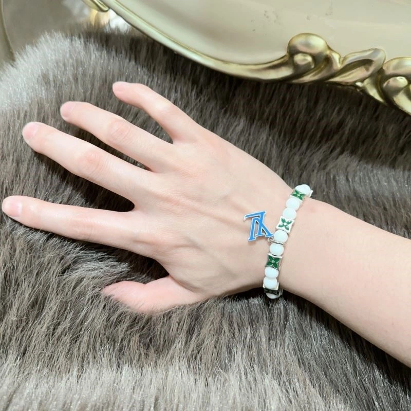 UrbanStyle Louis Vuitton Bracelets 249141