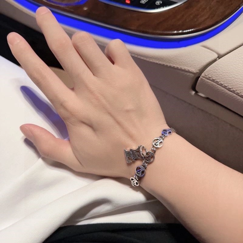 Louis Vuitton Bracelets Supportive 249131