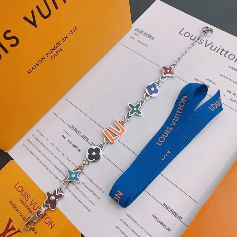DailyWear Louis Vuitton Bracelets 249130