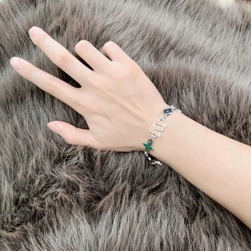 DailyWear Louis Vuitton Bracelets 249130