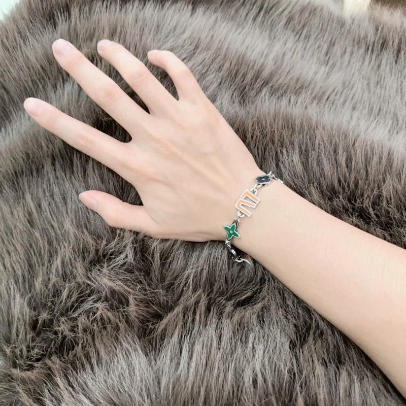 DailyWear Louis Vuitton Bracelets 249130