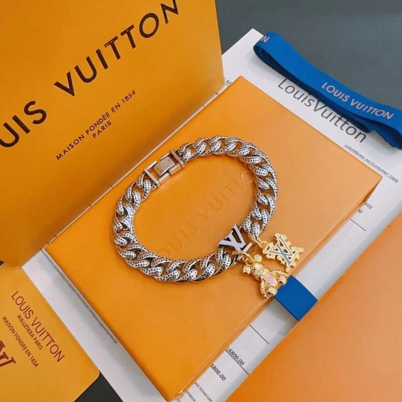 Louis Vuitton Bracelets Stylish 249138