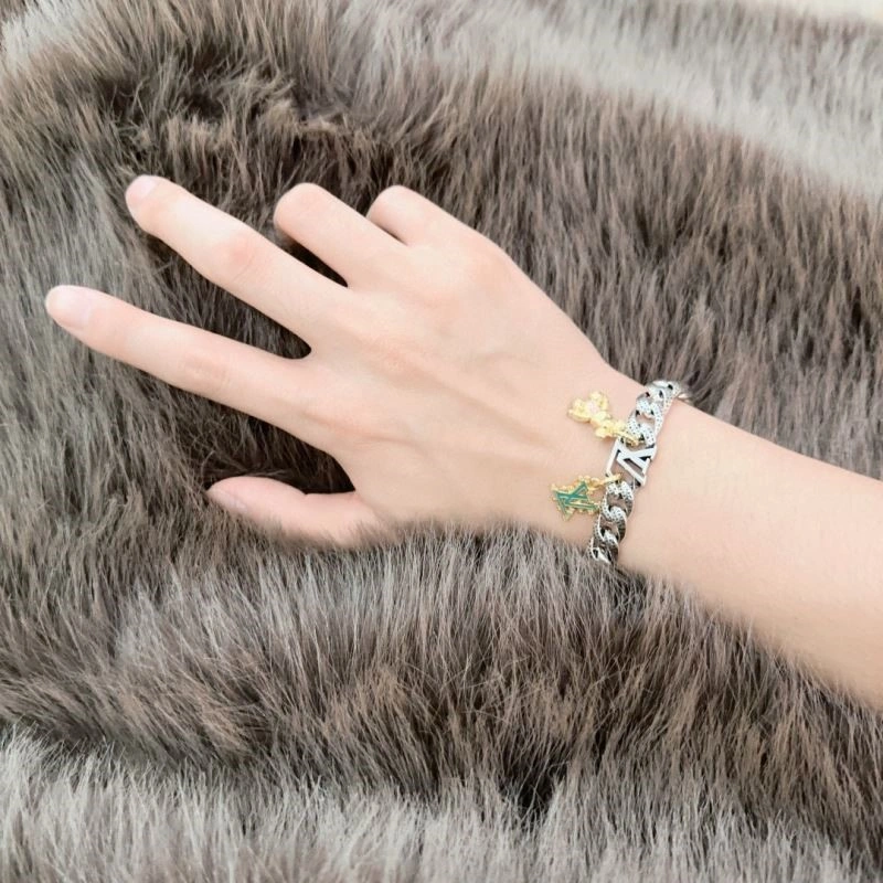 Louis Vuitton Bracelets Stylish 249138