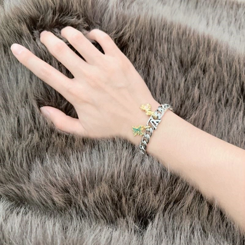 Louis Vuitton Bracelets Stylish 249138