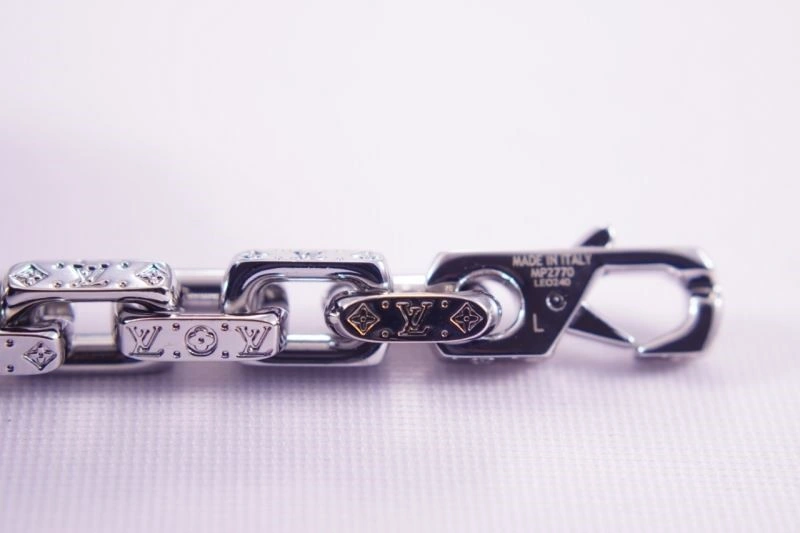 Refined Louis Vuitton Bracelets 249128