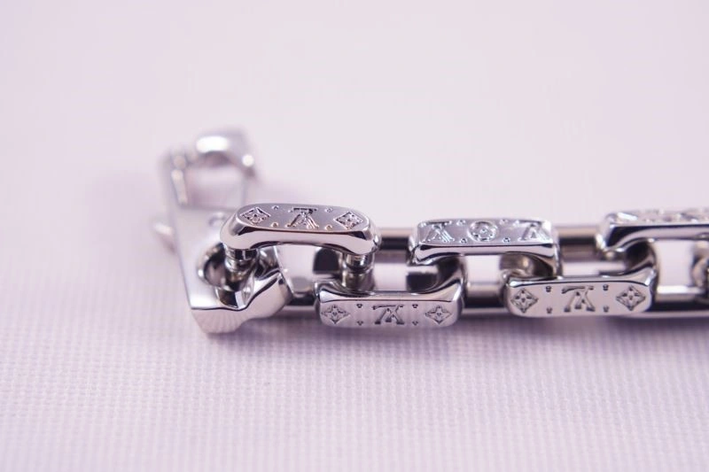 Refined Louis Vuitton Bracelets 249128