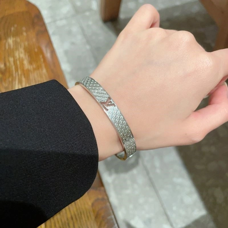 Trendsetting Louis Vuitton Bracelets 249121