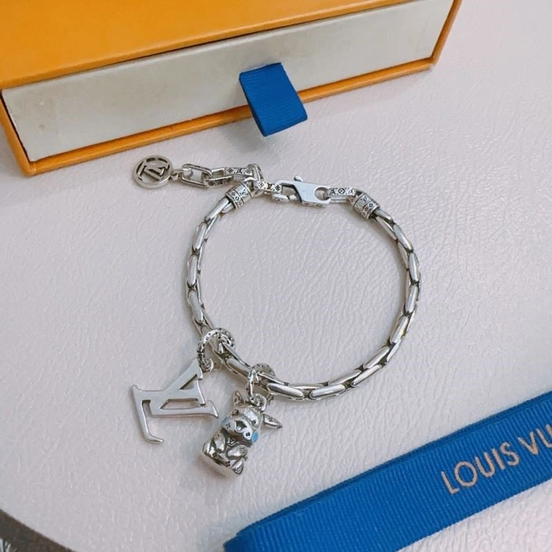 Louis Vuitton Bracelets FashionForward 249135