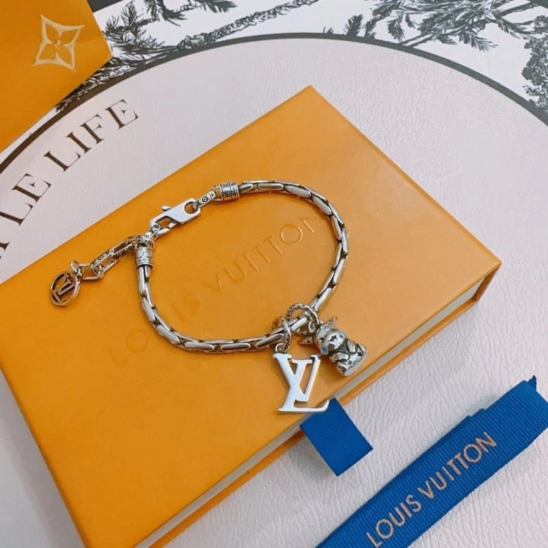 Louis Vuitton Bracelets FashionForward 249135