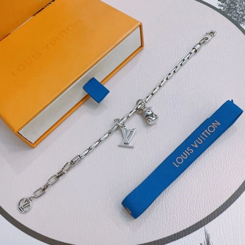 Louis Vuitton Bracelets FashionForward 249135