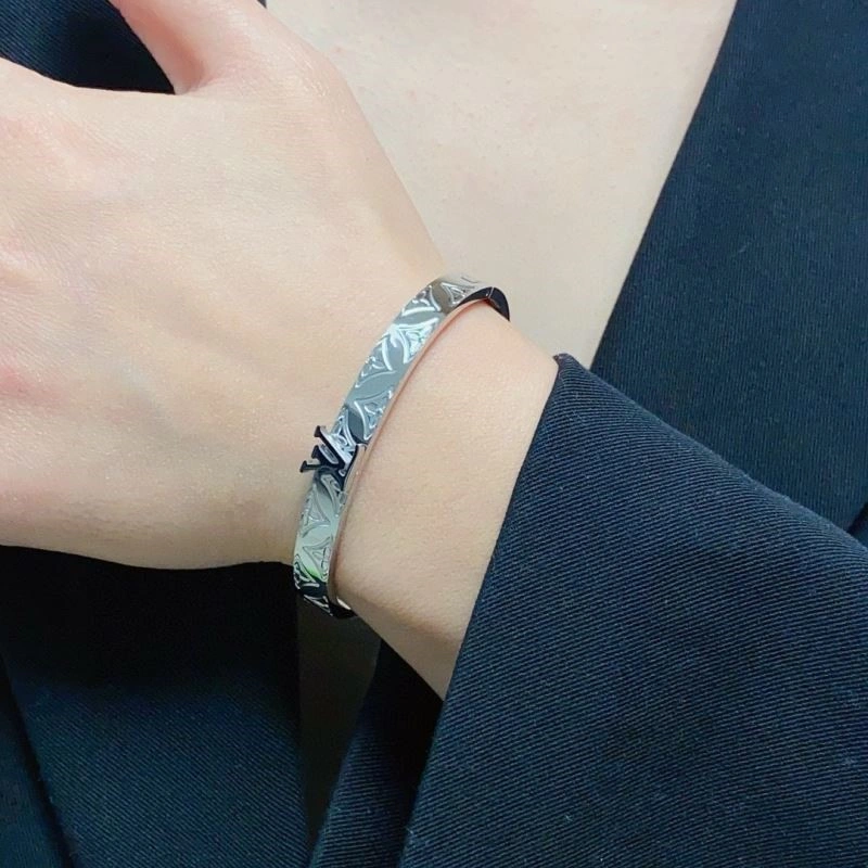 Louis Vuitton Bracelets ModernLook 249127