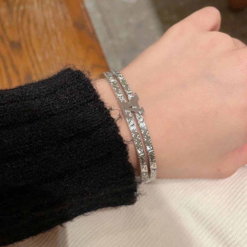 Louis Vuitton Bracelets SportInspired 249104