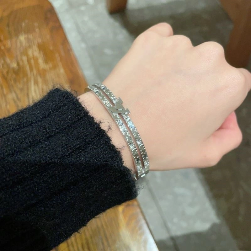 Louis Vuitton Bracelets SportInspired 249104