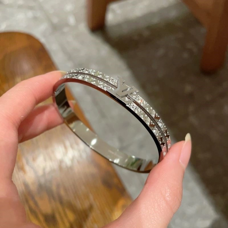 Louis Vuitton Bracelets SportInspired 249104