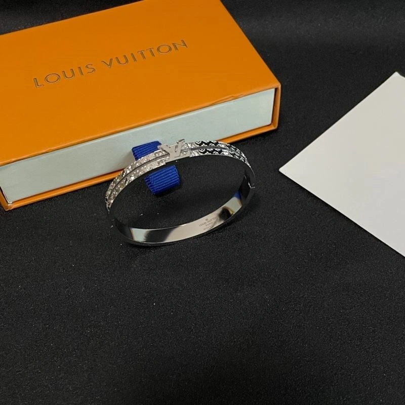 Louis Vuitton Bracelets SportInspired 249104