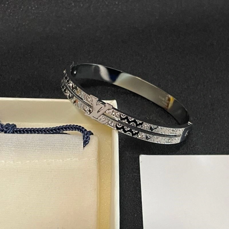 Louis Vuitton Bracelets SportInspired 249104