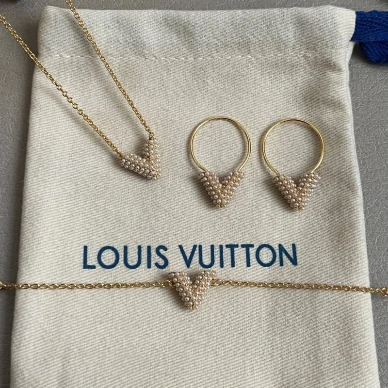 Louis Vuitton Bracelets Breathable 249102