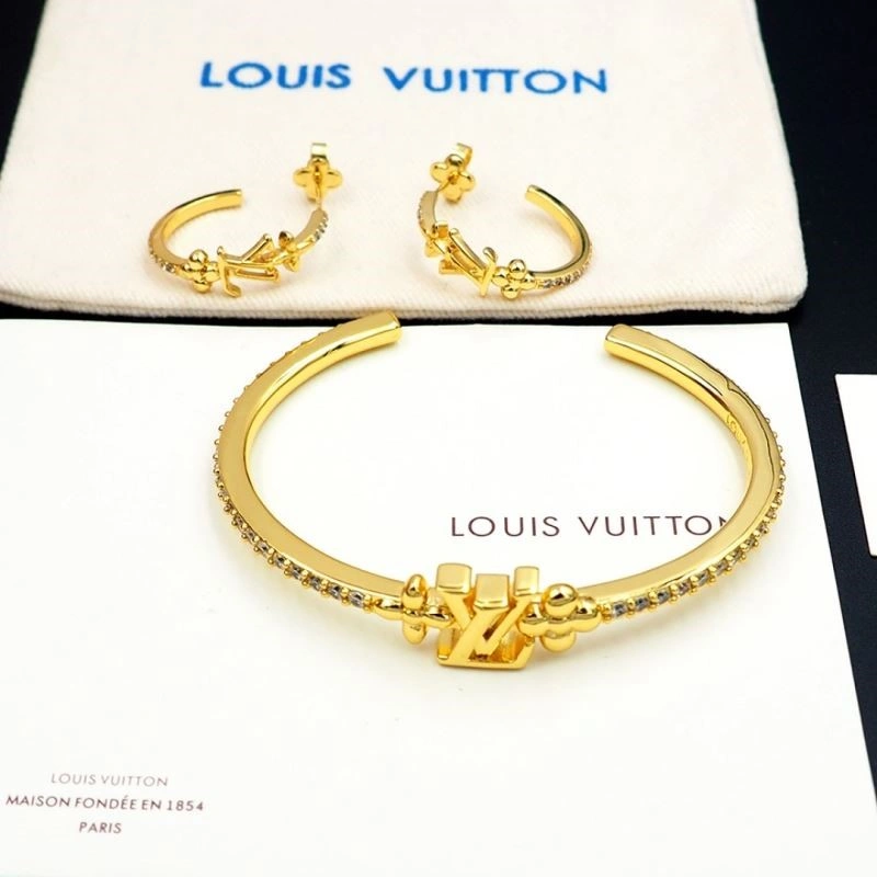 Attractive Louis Vuitton Bracelets 249092