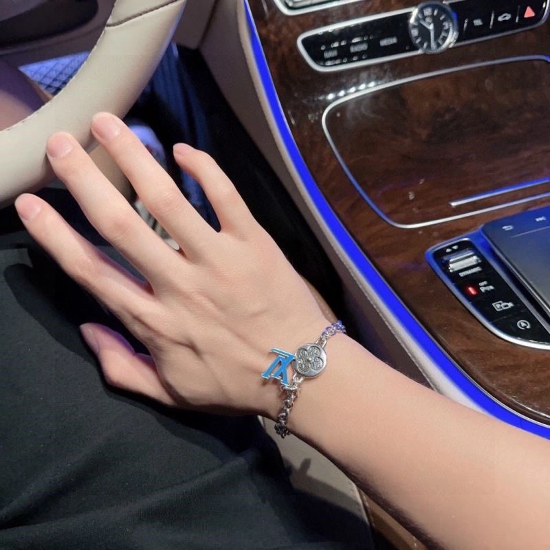 Louis Vuitton Bracelets Breathable 248810