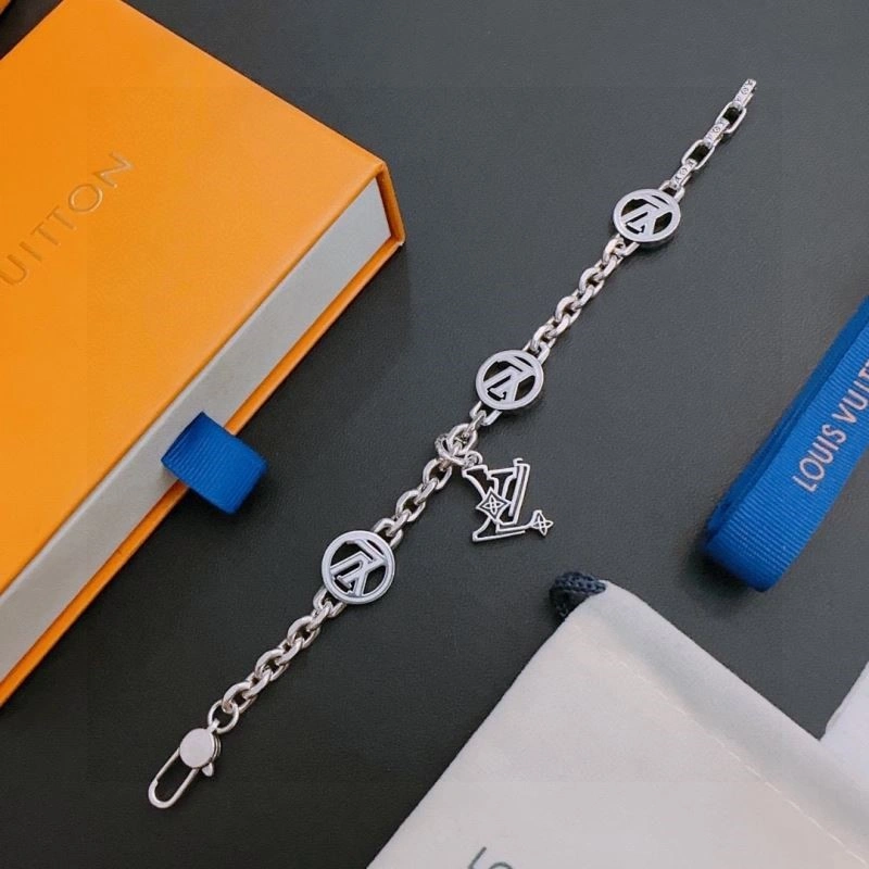 Affordable Louis Vuitton Bracelets 248808
