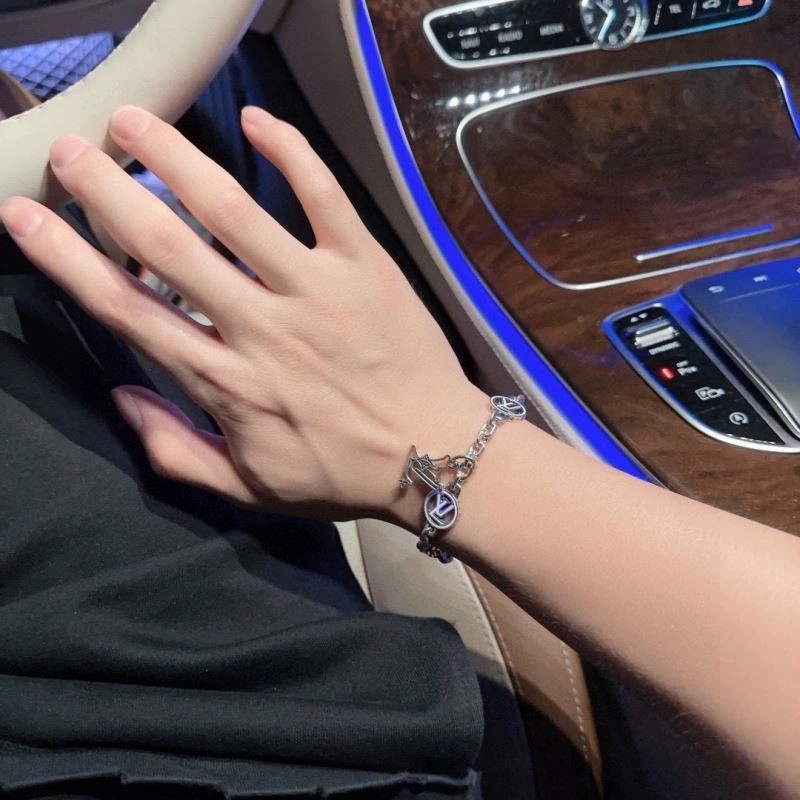 Affordable Louis Vuitton Bracelets 248808