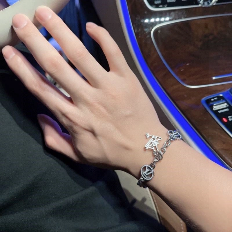 Affordable Louis Vuitton Bracelets 248808