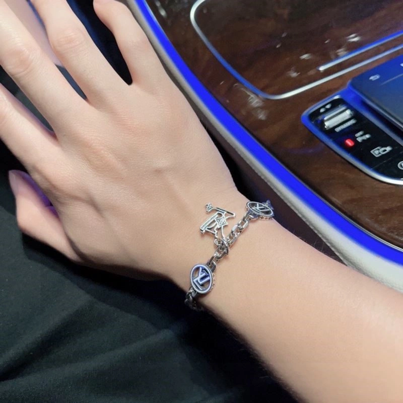 Affordable Louis Vuitton Bracelets 248808