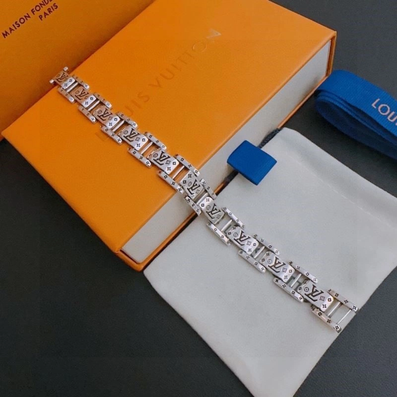 Versatile Louis Vuitton Bracelets 248801