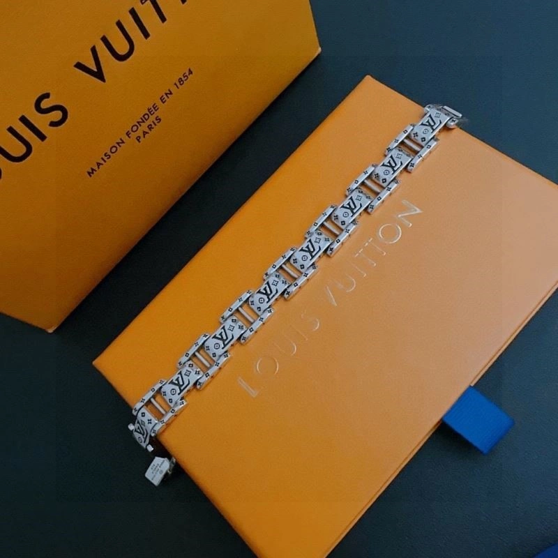 Versatile Louis Vuitton Bracelets 248801