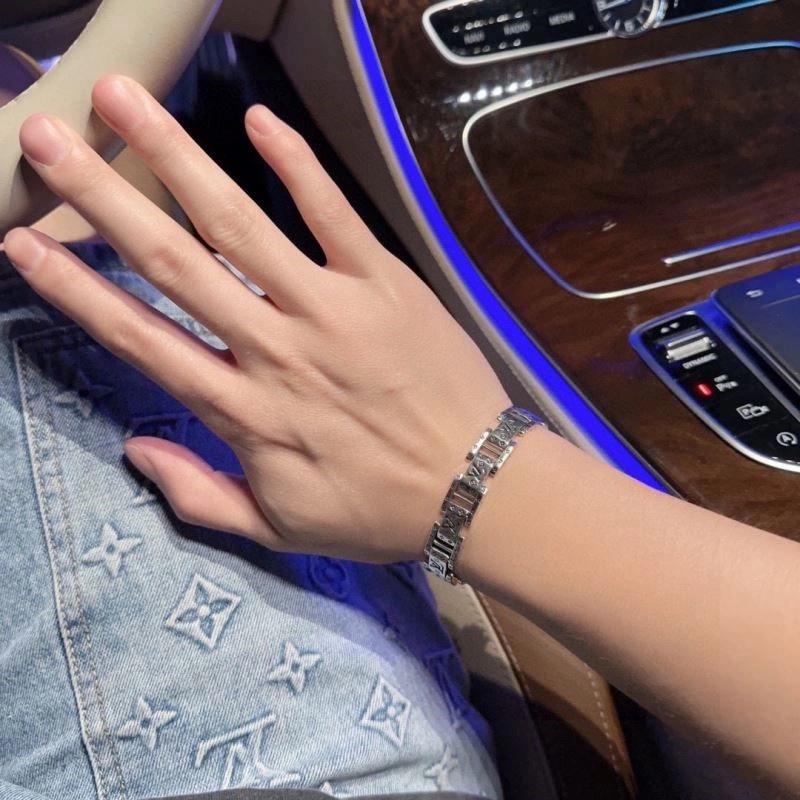 Versatile Louis Vuitton Bracelets 248801
