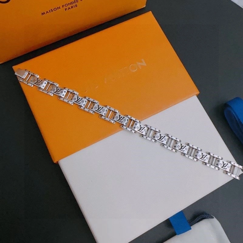 Versatile Louis Vuitton Bracelets 248801