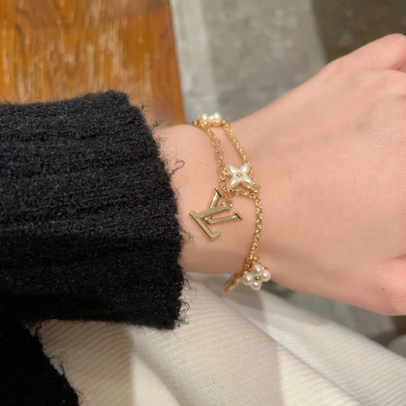 Packable Louis Vuitton Bracelets 248771