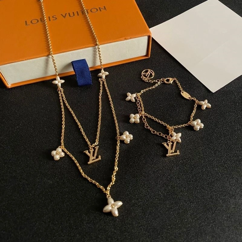 Packable Louis Vuitton Bracelets 248771