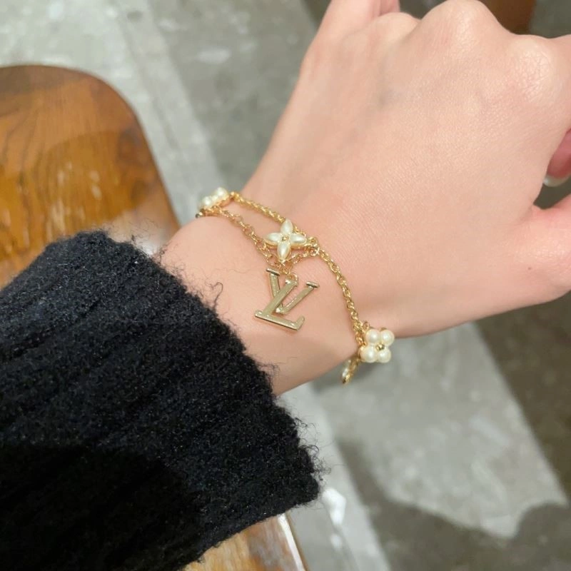 Packable Louis Vuitton Bracelets 248771
