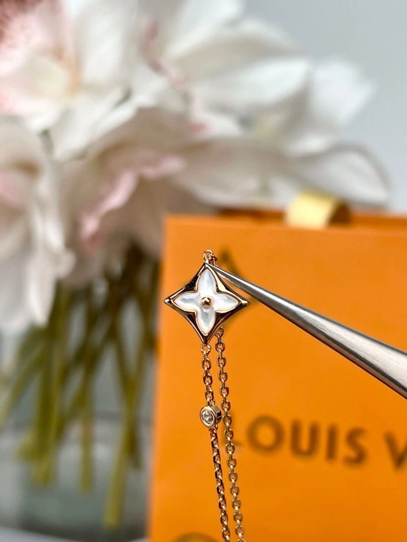Resilient Louis Vuitton Bracelets 248784
