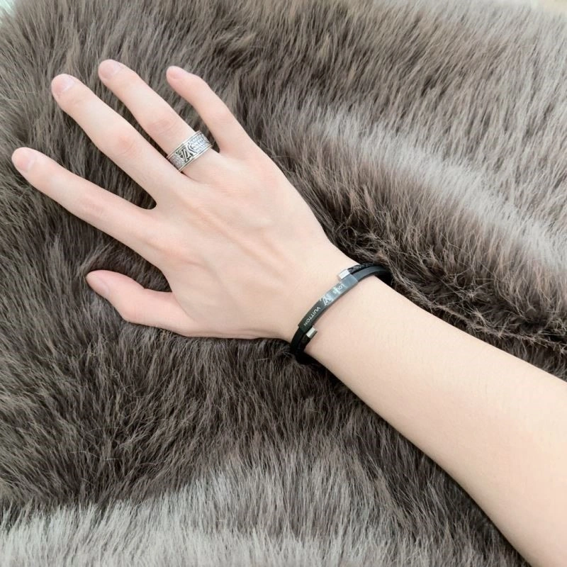 Durable Louis Vuitton Bracelets 248779