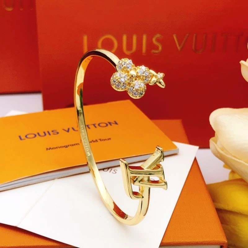 SoftTouch Louis Vuitton Bracelets 248785