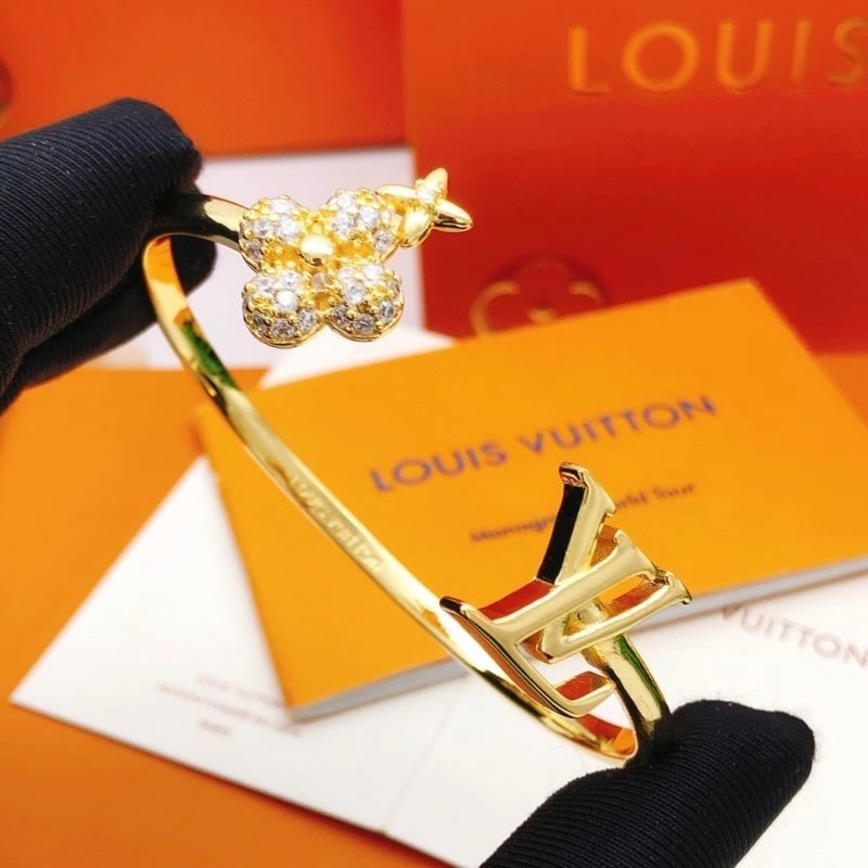 SoftTouch Louis Vuitton Bracelets 248785