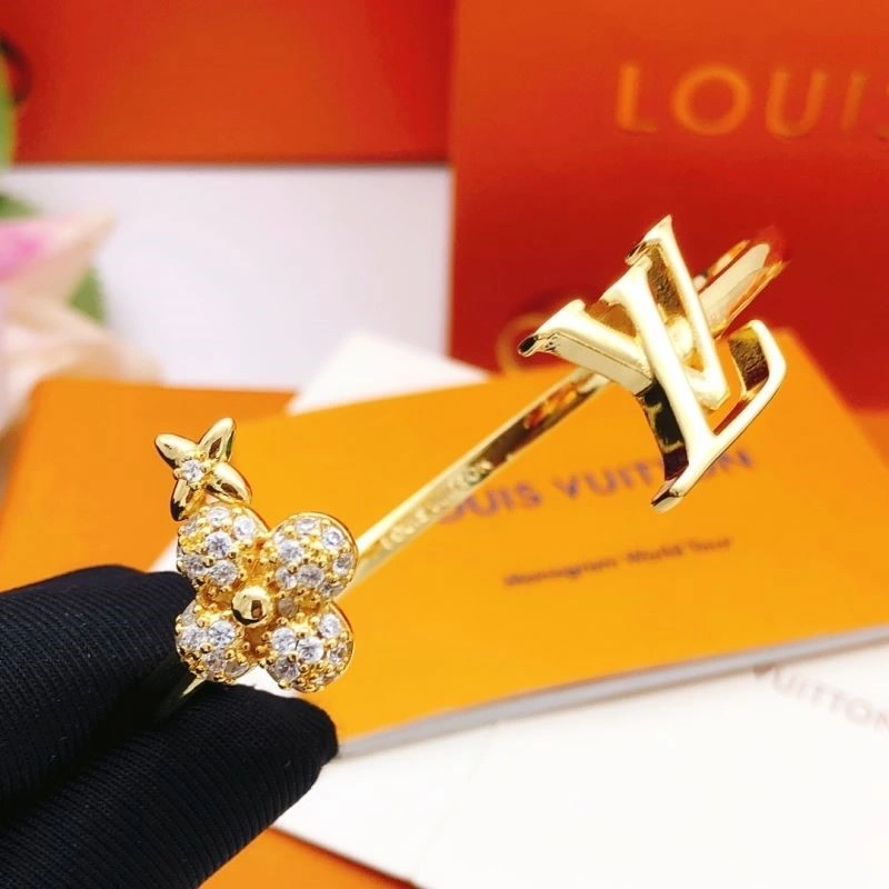 SoftTouch Louis Vuitton Bracelets 248785