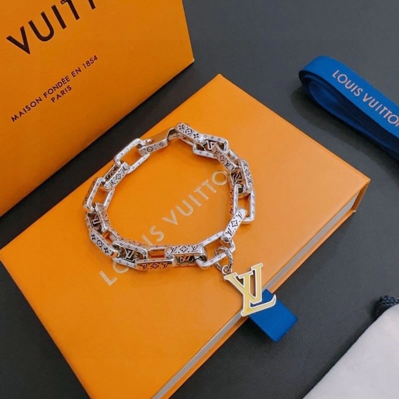 Minimalist Louis Vuitton Bracelets 248797