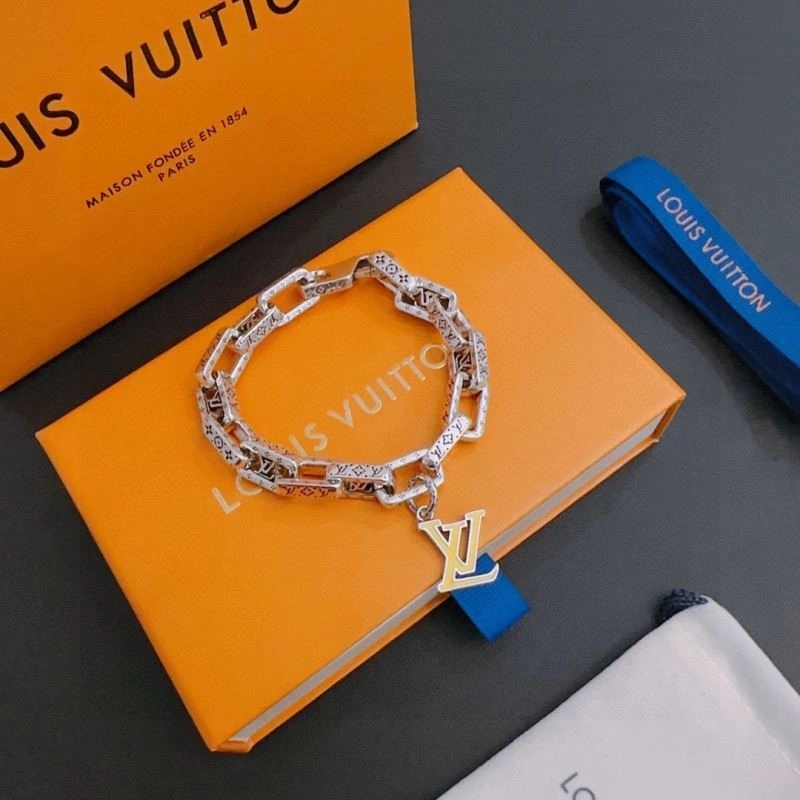 Minimalist Louis Vuitton Bracelets 248797
