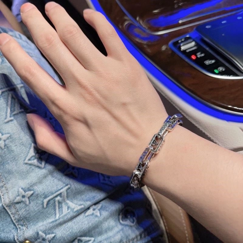 Louis Vuitton Bracelets EyeCatching 248794