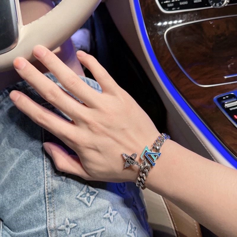 Affordable Louis Vuitton Bracelets 248776