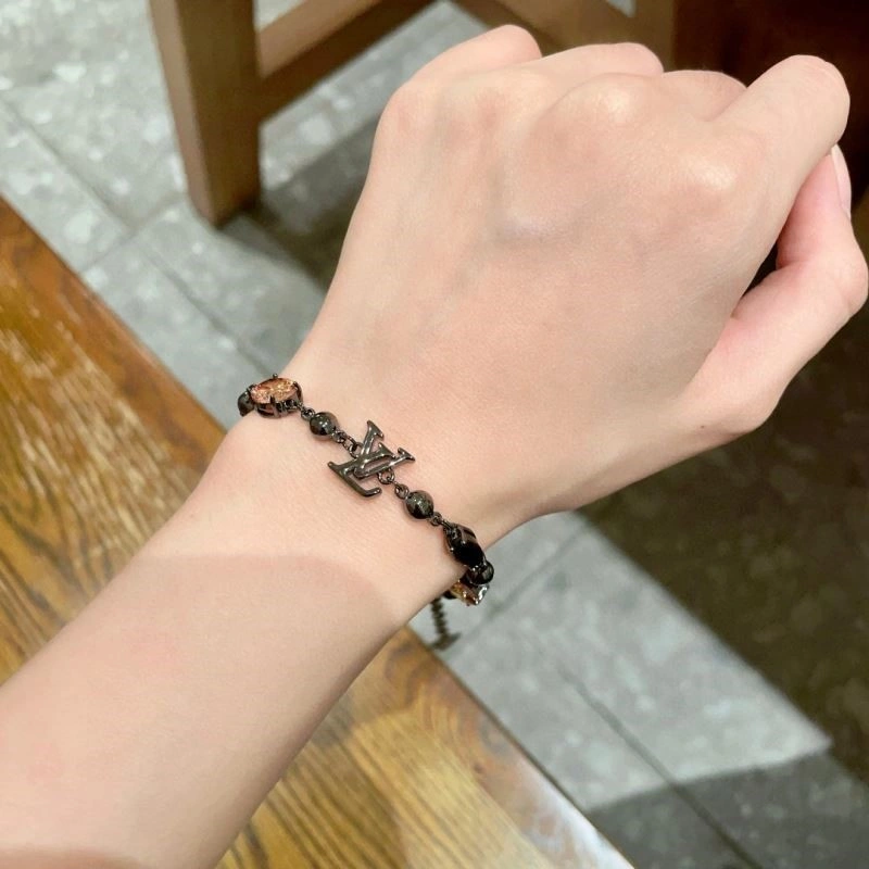 Bold Louis Vuitton Bracelets 248764